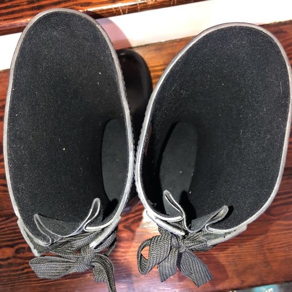 COACH Jacquard Signature C Laced Up Back Bow Heeled Black Rainboots Sz 9 - Picture 17 of 17